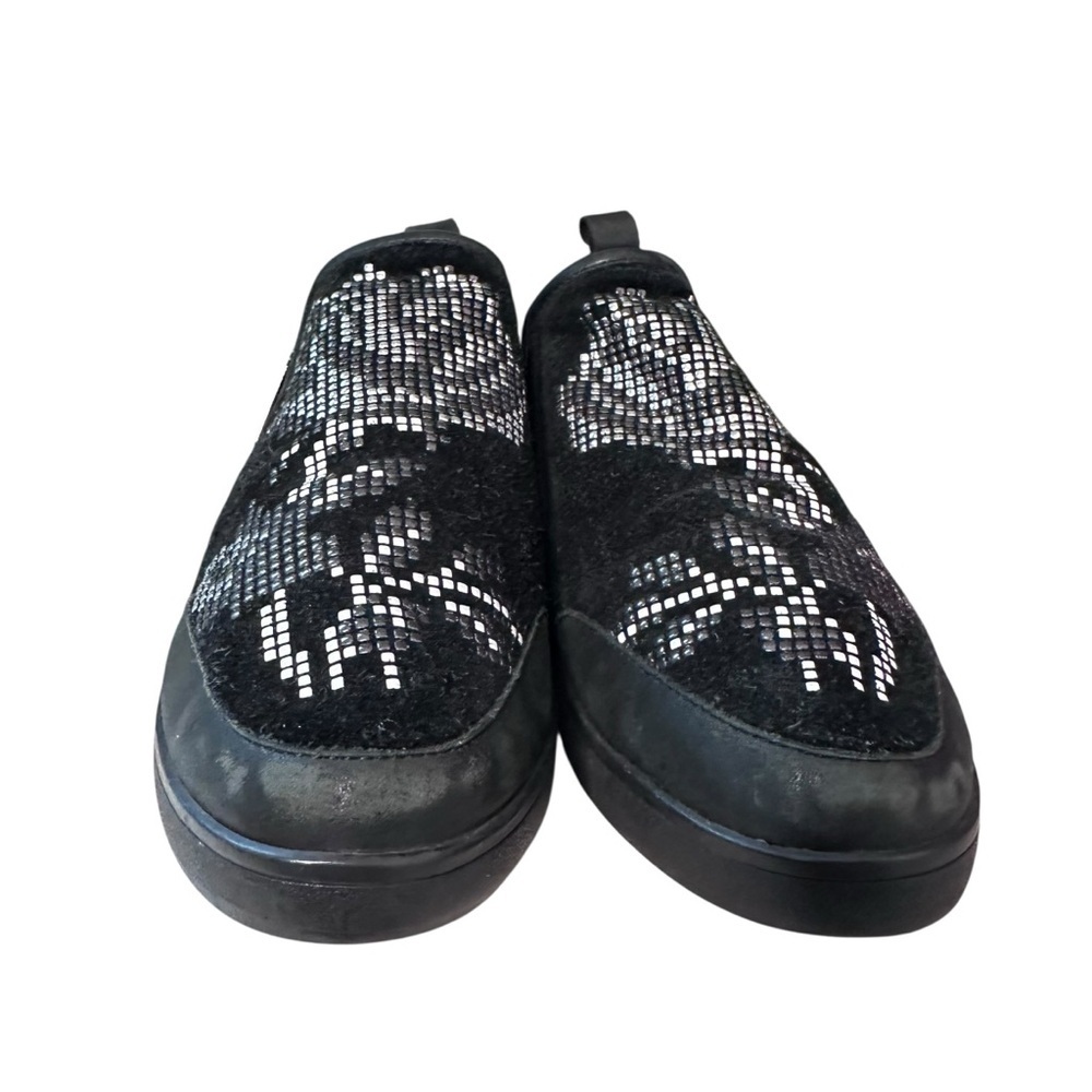 Donald J Pliner Mylasp Embellished Floral Black Suede Sneaker Size 7 - Picture 4 of 16